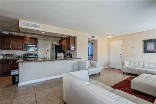 Photo #4: 2278461 Listing