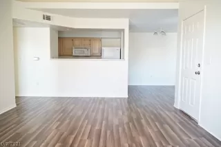 Photo #6: 2278467 Listing 