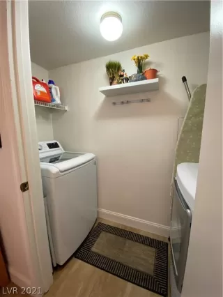 Photo #5: 2278505 Listing