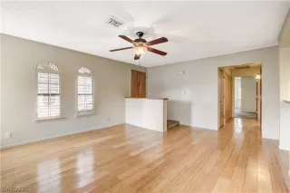 Photo #5: 2278510 Listing 