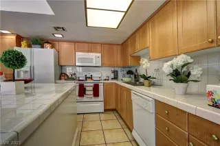 Photo #5: 2278512 Listing