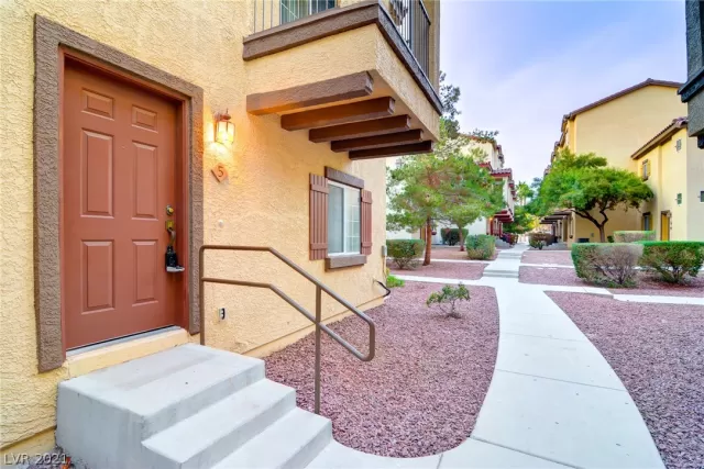 MLS: 2278612 Condo For Sale