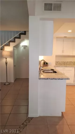 Photo #4: 2278630 Listing