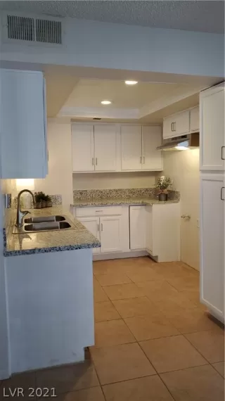 Photo #5: 2278630 Listing