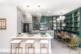 Photo #5: 2278679 Listing