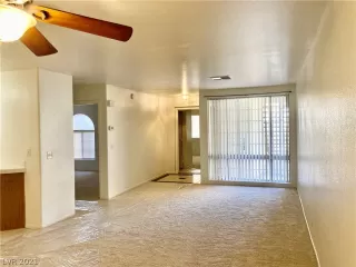 Photo #4: 2278705 Listing