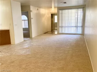 Photo #5: 2278705 Listing