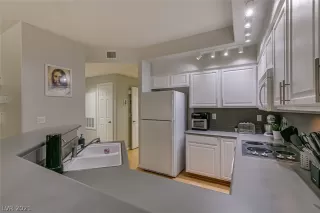 Photo #2: 2278706 Listing