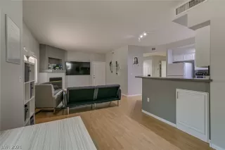 Photo #4: 2278706 Listing