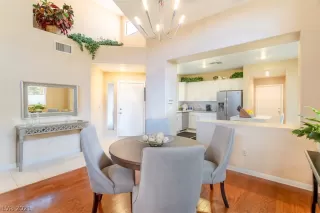 Photo #5: 2278742 Listing