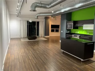 Photo #3: 2278813 Listing