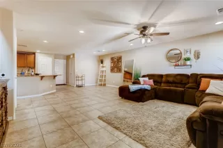 Photo #4: 2278841 Listing