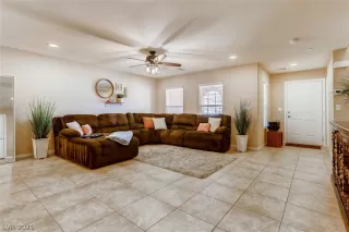 Photo #5: 2278841 Listing