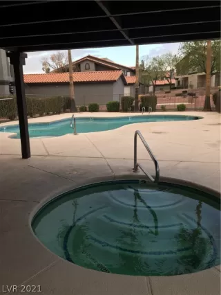 Photo #4: 2278905 Listing