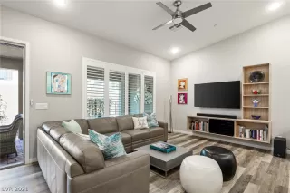 Photo #5: 2278937 Listing 