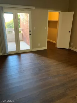 Photo #5: 2278975 Listing