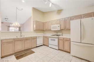 Photo #6: 2278979 Listing