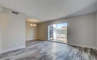 Photo #3: 2279077 Listing