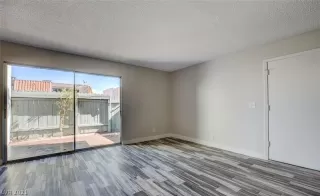 Photo #6: 2279077 Listing