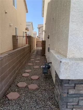 Photo #3: 2279089 Listing 