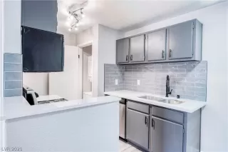 Photo #3: 2279193 Listing 