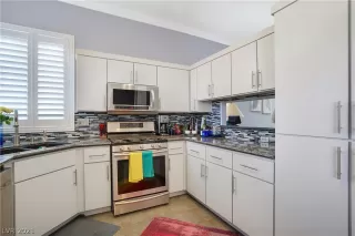 Photo #5: 2279230 Listing