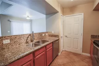 Photo #4: 2279300 Listing