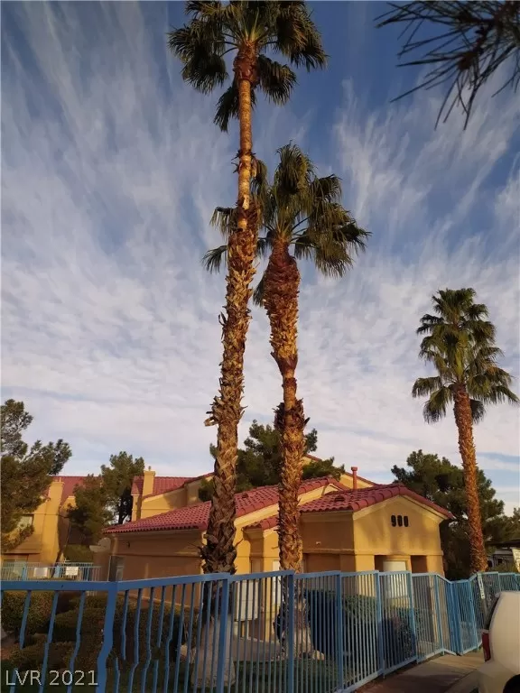 MLS: 2279302 Condo For Sale