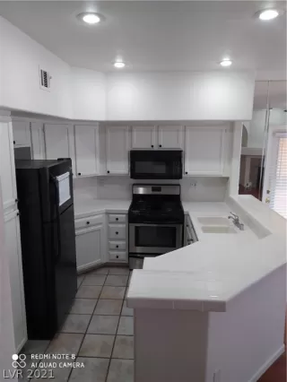 Photo #4: 2279302 Listing