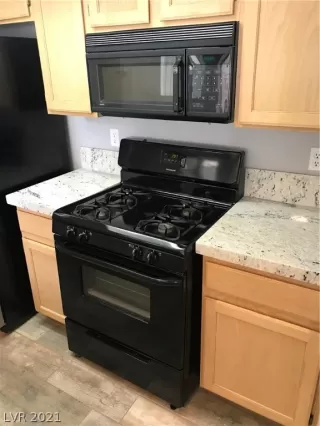 Photo #5: 2279324 Listing