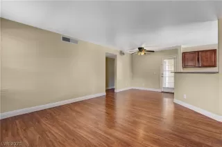 Photo #3: 2279373 Listing