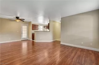 Photo #4: 2279373 Listing