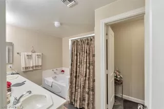 Photo #5: 2279388 Listing