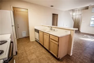 Photo #5: 2279389 Listing 