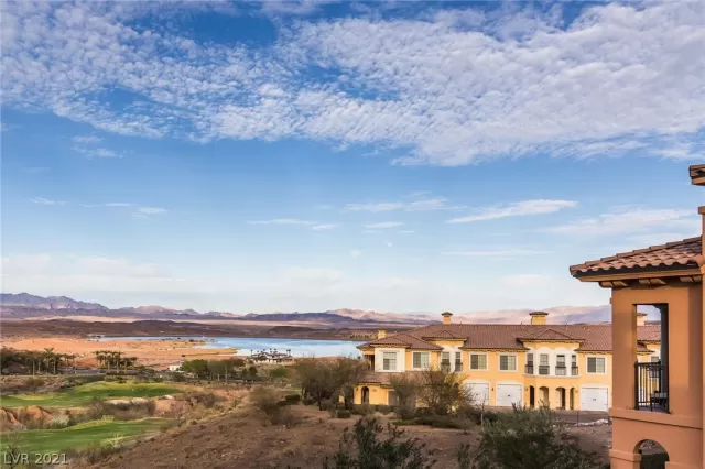 MLS: 2279435 Condo For Sale