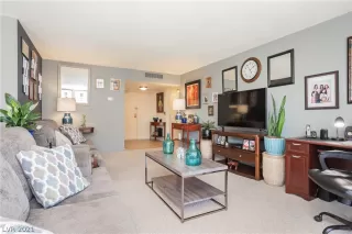 Photo #5: 2279445 Listing