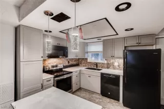 Photo #6: 2279462 Listing