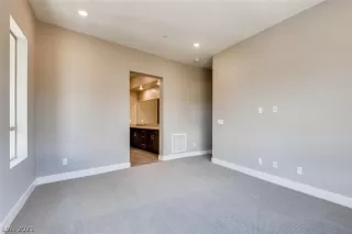 Photo #4: 2279534 Listing 