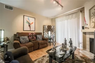 Photo #4: 2279647 Listing