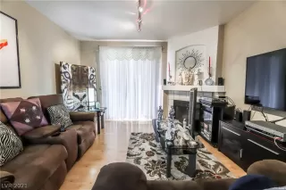 Photo #5: 2279647 Listing