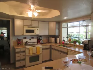 Photo #2: 2279668 Listing 