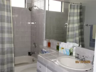 Photo #5: 2279668 Listing 