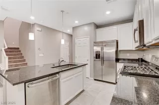 Photo #3: 2279693 Listing