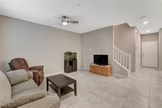 Photo #5: 2279693 Listing