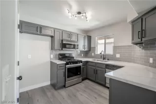 Photo #2: 2279702 Listing