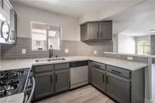 Photo #3: 2279702 Listing