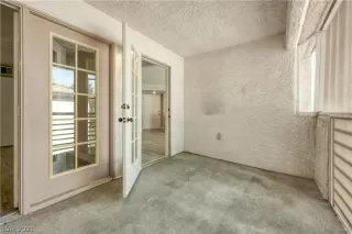 Photo #5: 2279702 Listing