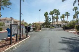 Photo #6: 2279702 Listing