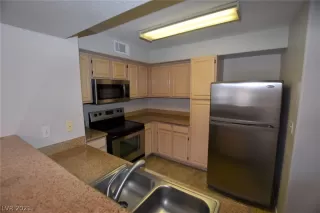 Photo #5: 2279713 Listing