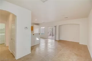 Photo #6: 2279800 Listing